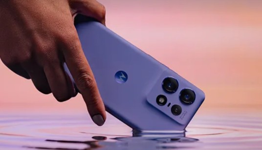 Motorola Edge 50 Pro: 12GB रैम, 125W फास्ट चार्जिंग और 50MP कैमरा के साथ हुआ लॉन्च, जानें कीमत और फीचर्स